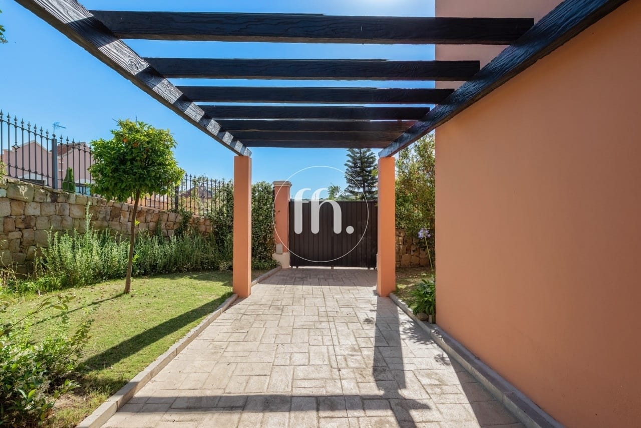 Detached villas for sale in Estepona just 1km from the beach and boardwalk - Image 10