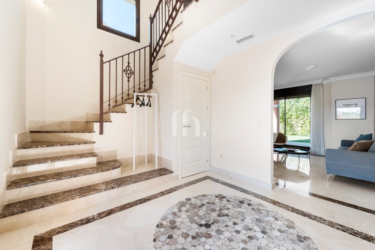 Detached villas for sale in Estepona just 1km from the beach and boardwalk - Image 8