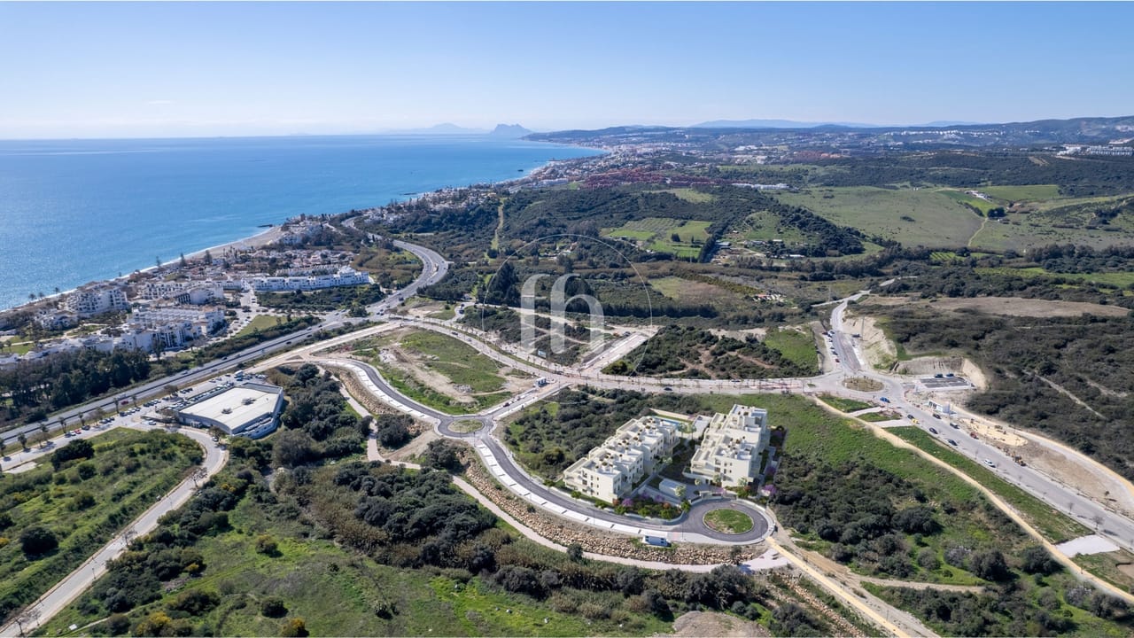 Excelente oportunidad sobre plano a solo diez minutos en coche del puerto de Estepona. - Image 12