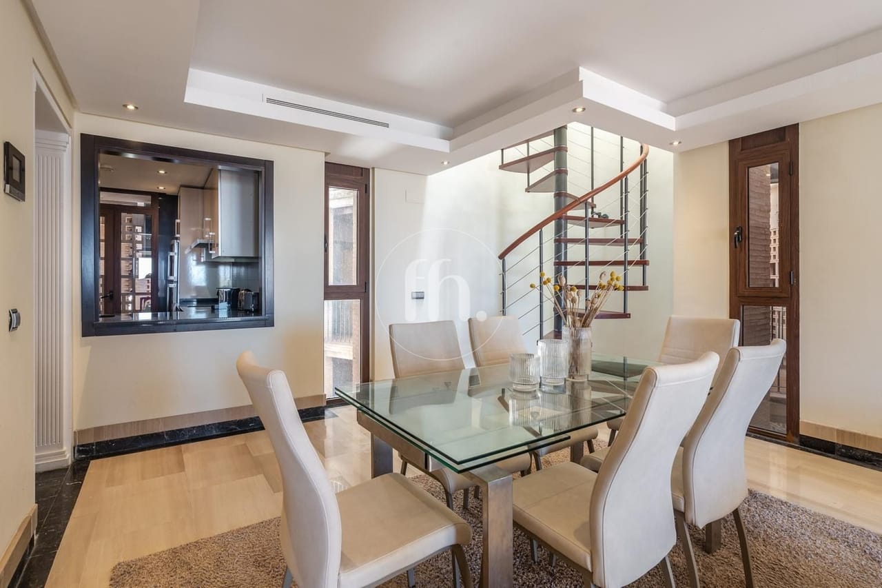 Fantastic duplex penthouse on a front line beach private urbanisation! - Image 11