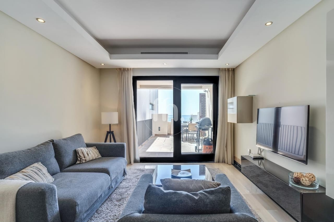 Fantastic duplex penthouse on a front line beach private urbanisation! - Image 13