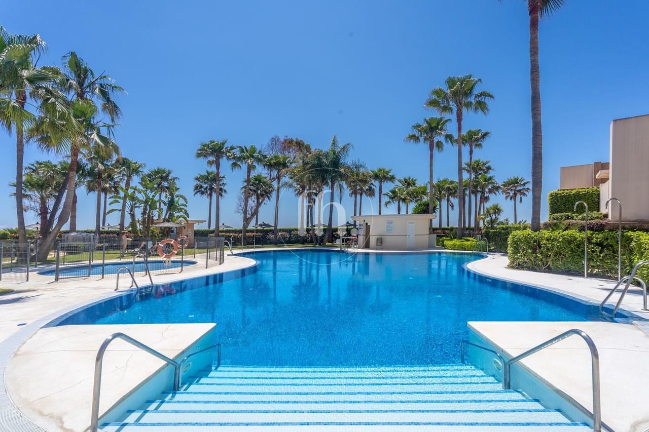 Fantastic duplex penthouse on a front line beach private urbanisation! - Image 18