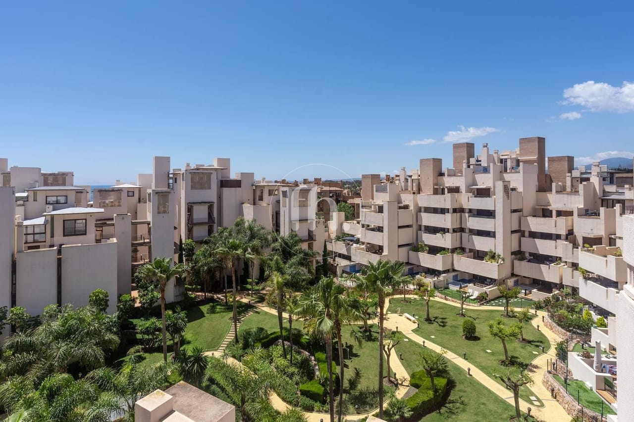 Fantastic duplex penthouse on a front line beach private urbanisation! - Image 19