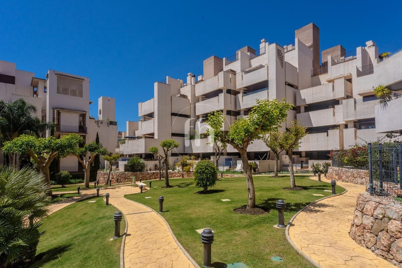 Fantastic duplex penthouse on a front line beach private urbanisation! - Image 20