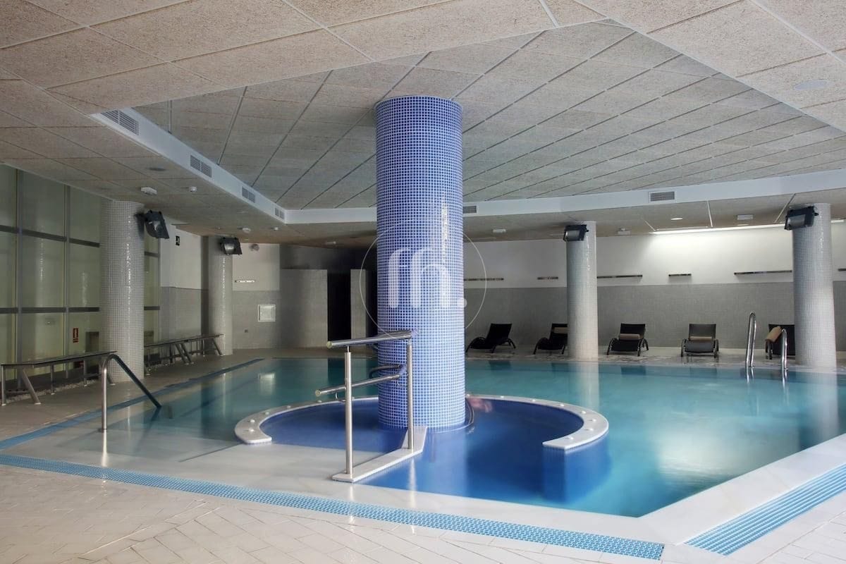 Fantastic duplex penthouse on a front line beach private urbanisation! - Image 22