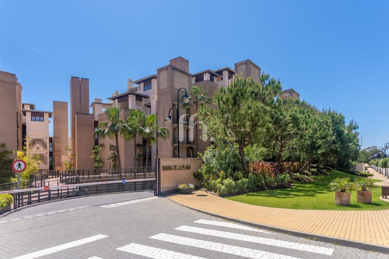 Fantastic duplex penthouse on a front line beach private urbanisation! - Image 24