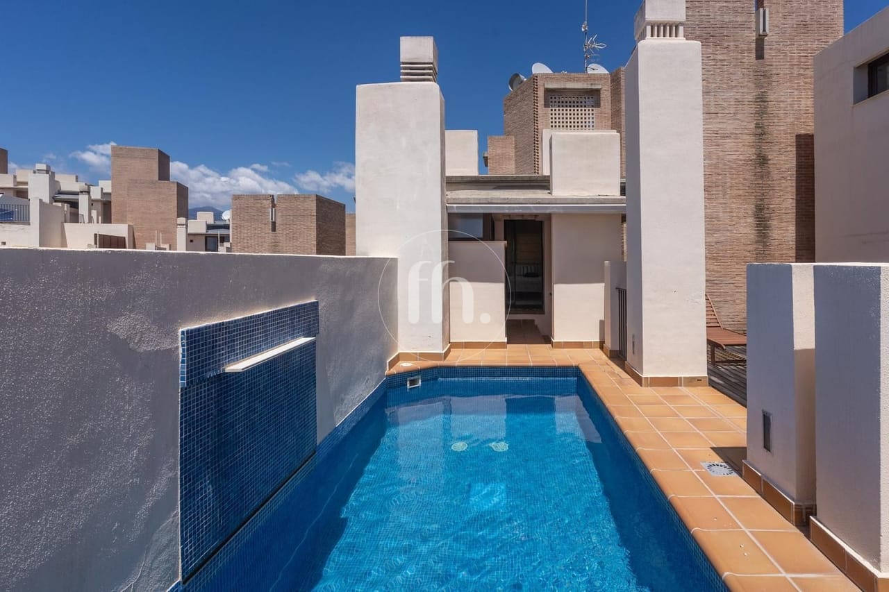 Fantastic duplex penthouse on a front line beach private urbanisation! - Image 25