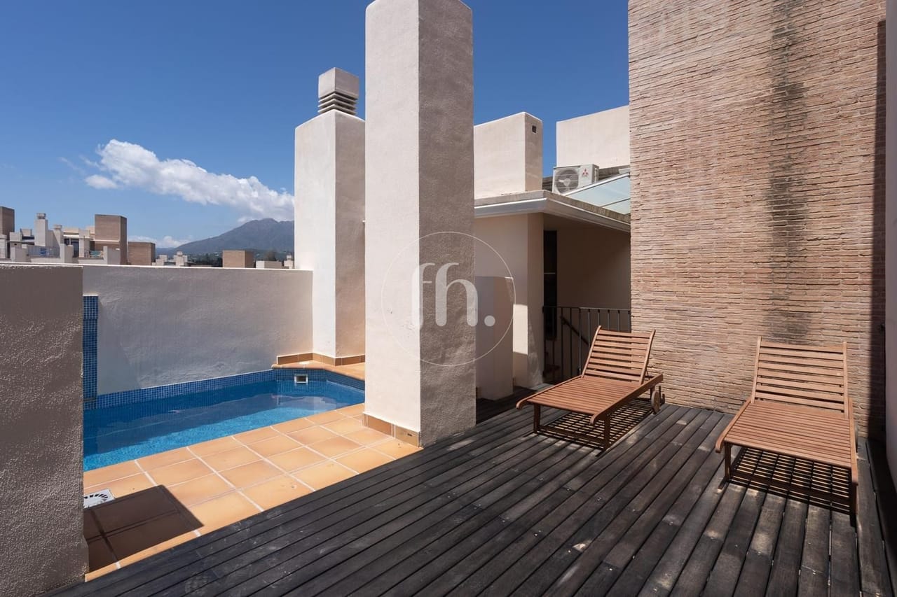 Fantastic duplex penthouse on a front line beach private urbanisation! - Image 26