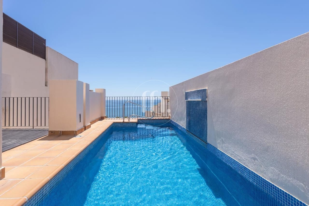 Fantastic duplex penthouse on a front line beach private urbanisation! - Image 3