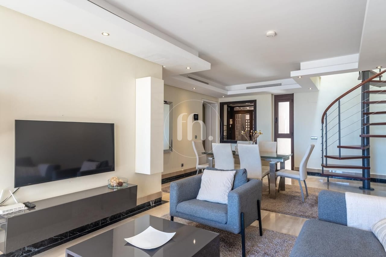 Fantastic duplex penthouse on a front line beach private urbanisation! - Image 5