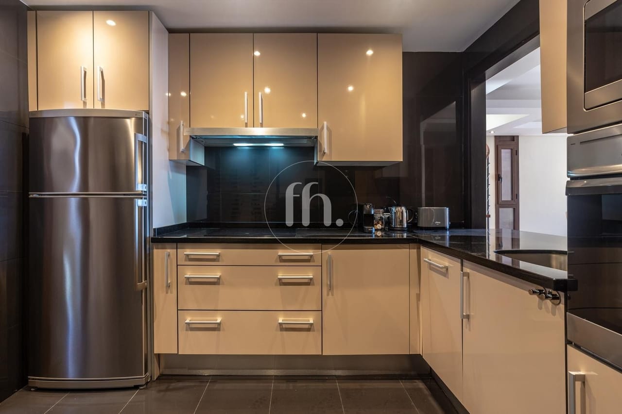 Fantastic duplex penthouse on a front line beach private urbanisation! - Image 7