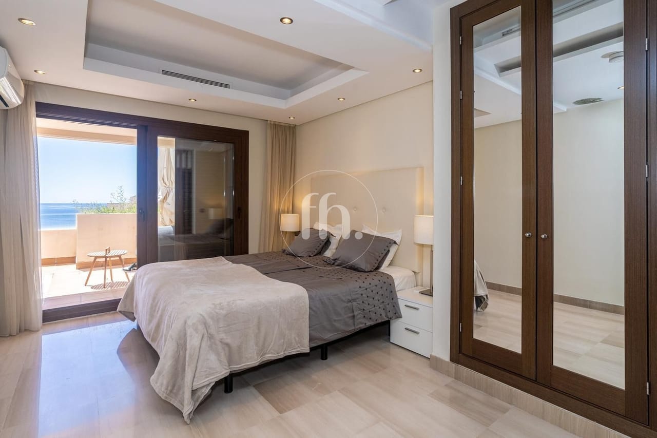 Fantastic duplex penthouse on a front line beach private urbanisation! - Image 8
