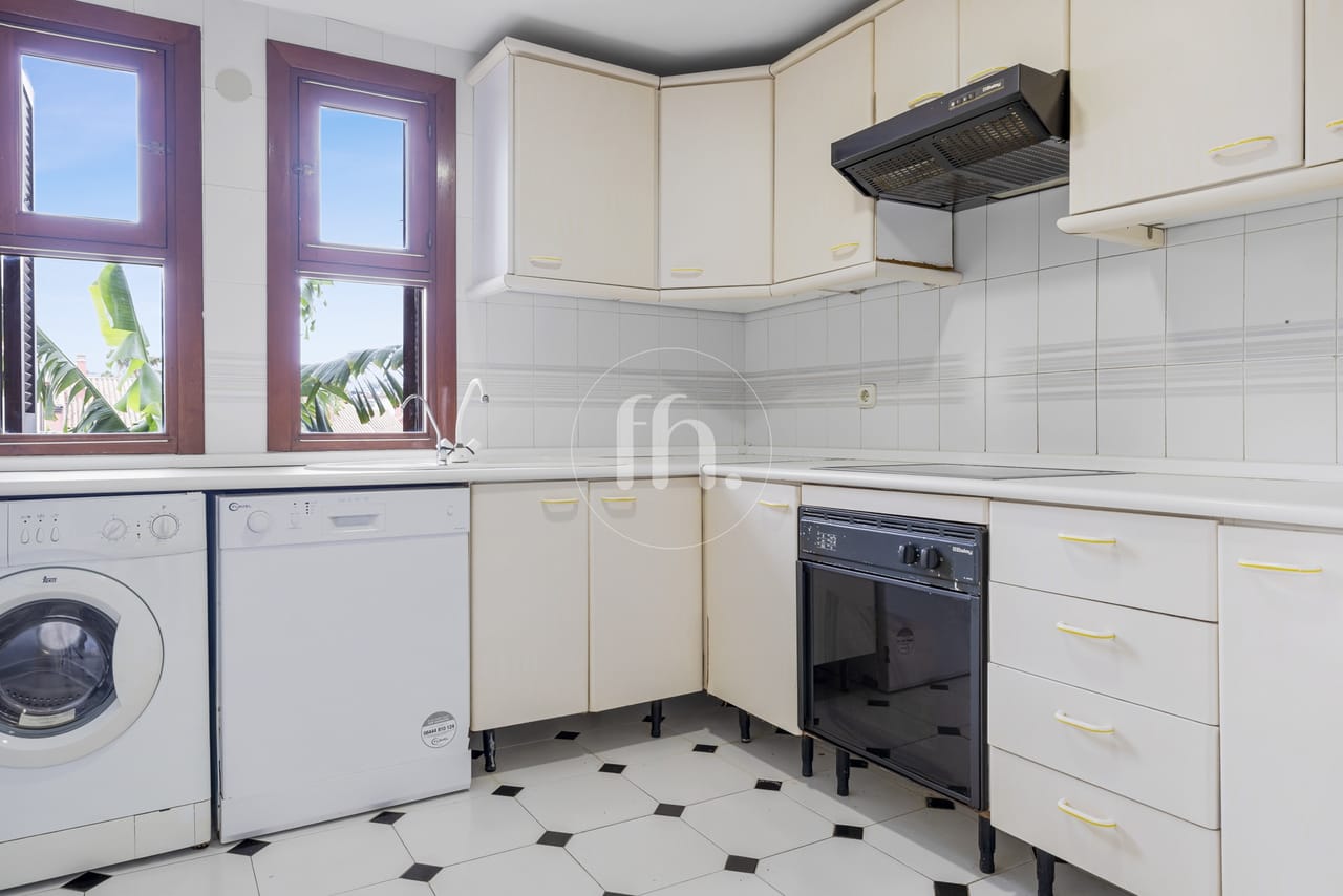 Casa adosada en primera linea de playa en Bahia Azul, Estepona - Image 11