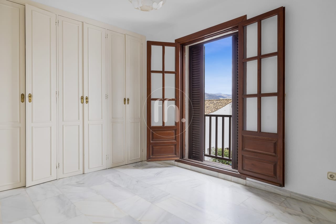 Casa adosada en primera linea de playa en Bahia Azul, Estepona - Image 9