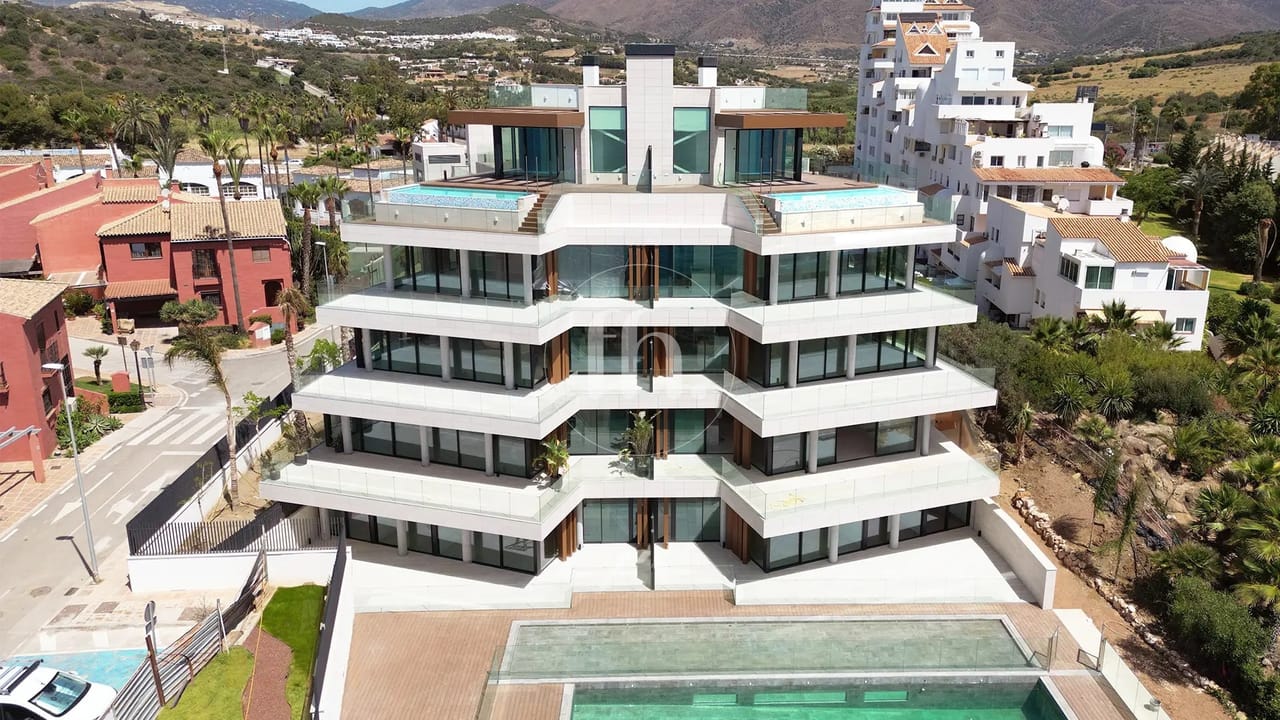 ¡Primera línea de playa! Lujoso apartamento de tres dormitorios en la residencia The Sapphire, Estepona Oeste. - Image 24