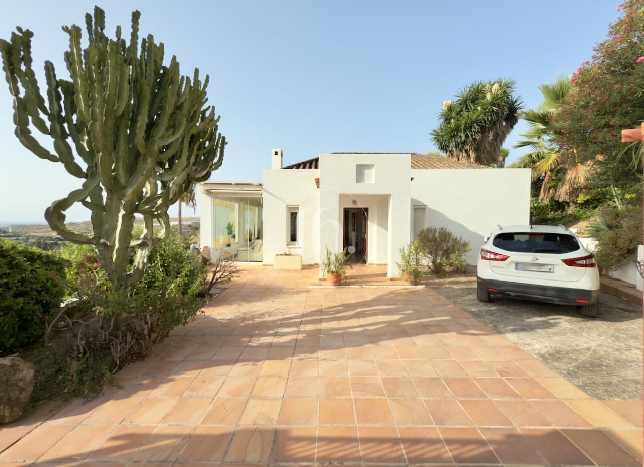 ¡Oportunidad única! Villa independiente con gran potencial cerca de Estepona - Image 13