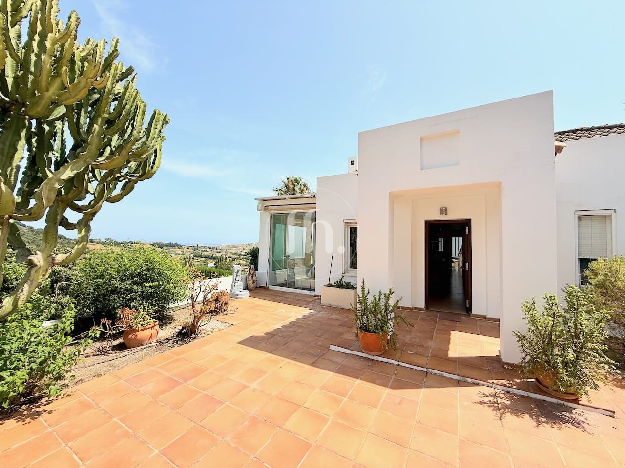 ¡Oportunidad única! Villa independiente con gran potencial cerca de Estepona - Image 14