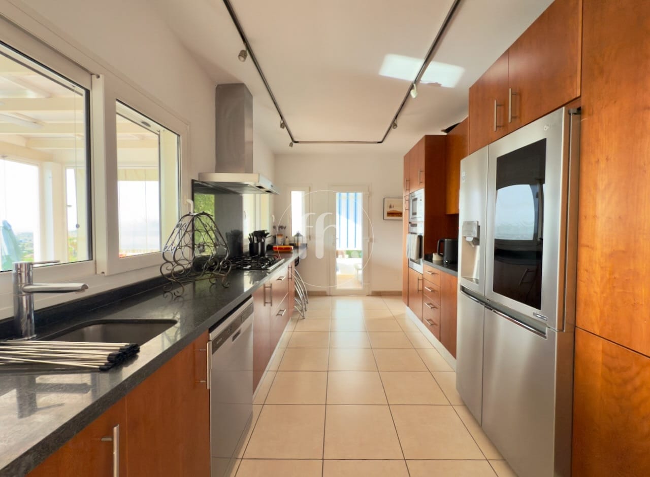 ¡Oportunidad única! Villa independiente con gran potencial cerca de Estepona - Image 7