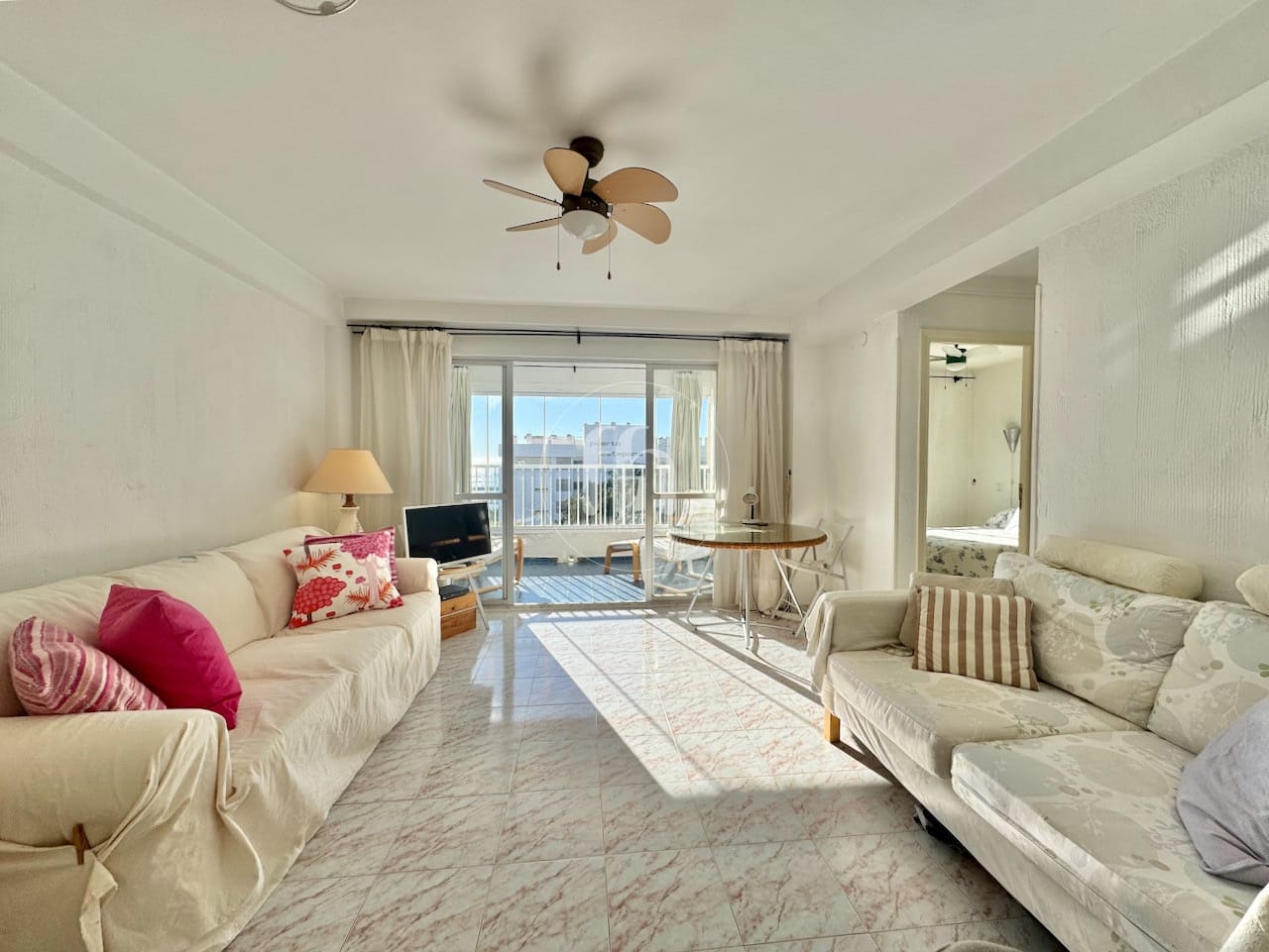 En exclusiva! Propiedad en venta en el corazon del puerto de Estepona con vistas abiertas - Image 15