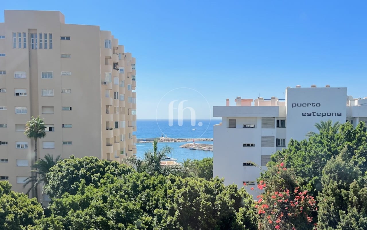 En exclusiva! Propiedad en venta en el corazon del puerto de Estepona con vistas abiertas - Image 16