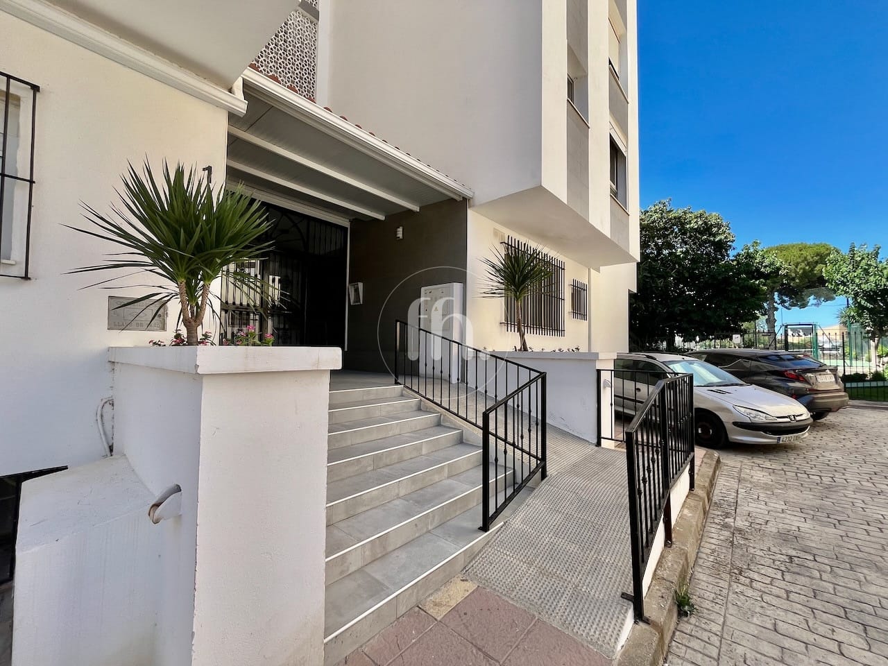 En exclusiva! Propiedad en venta en el corazon del puerto de Estepona con vistas abiertas - Image 17