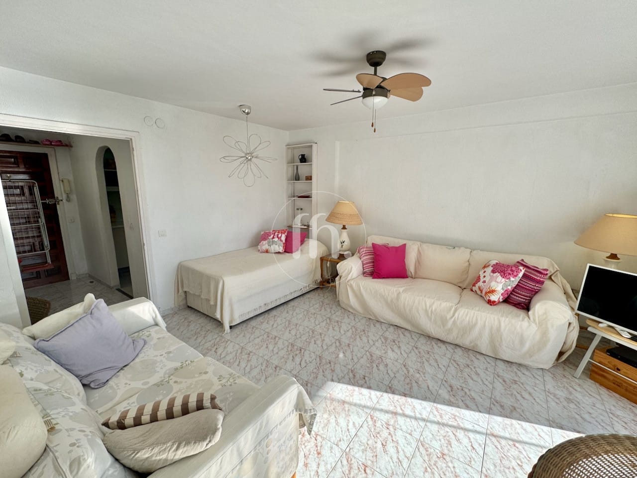 En exclusiva! Propiedad en venta en el corazon del puerto de Estepona con vistas abiertas - Image 19