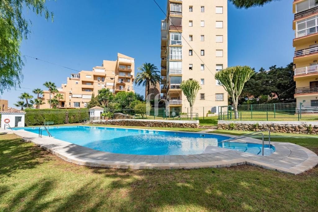 En exclusiva! Propiedad en venta en el corazon del puerto de Estepona con vistas abiertas - Image 3
