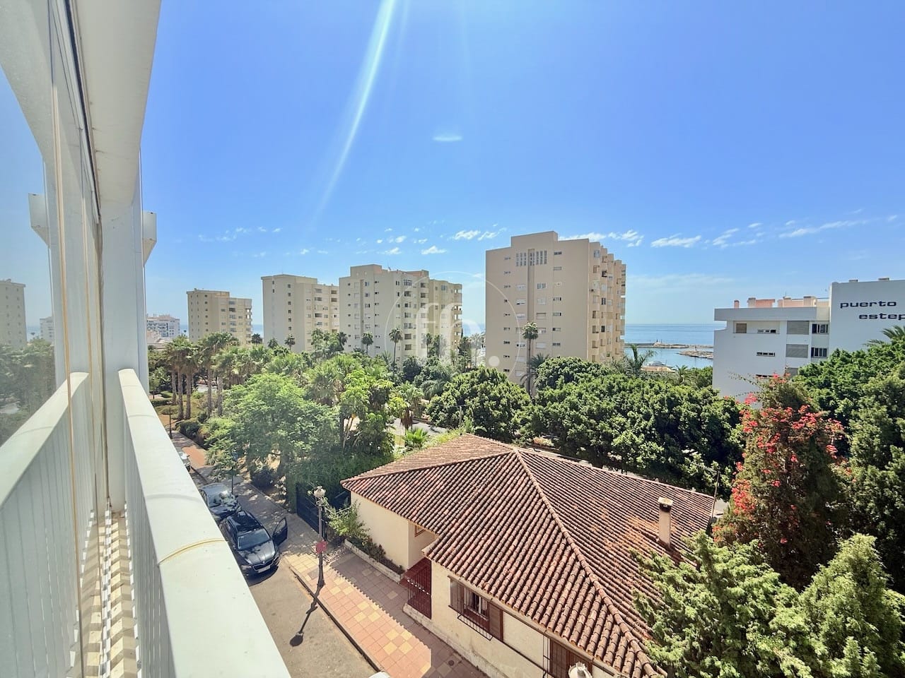En exclusiva! Propiedad en venta en el corazon del puerto de Estepona con vistas abiertas - Image 5