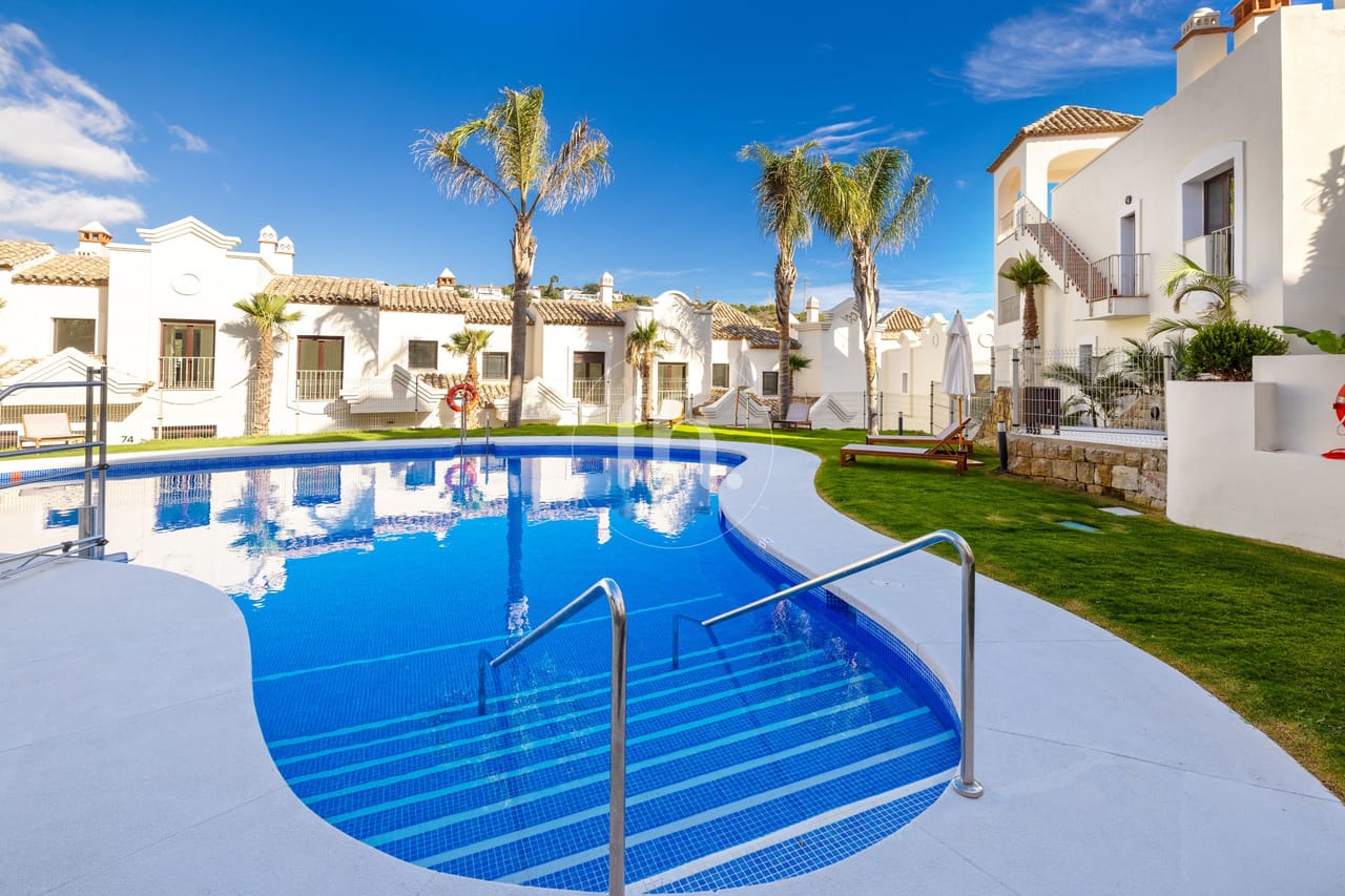 Modernas y amplias casas adosadas en Azata Golf, ¡a tan solo 10 minutos en coche de Estepona! - Image 16