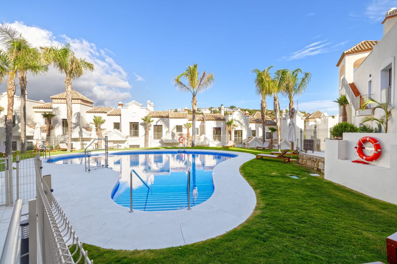 Modernas y amplias casas adosadas en Azata Golf, ¡a tan solo 10 minutos en coche de Estepona! - Image 21