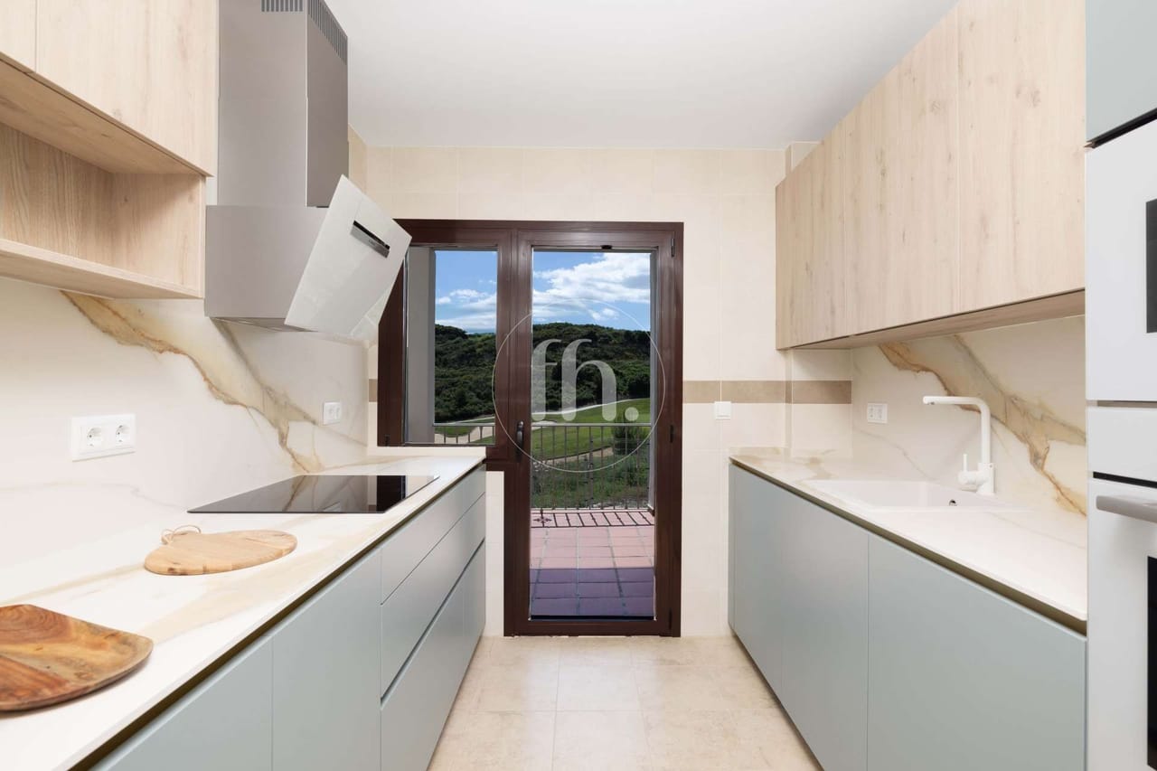 Modernas y amplias casas adosadas en Azata Golf, ¡a tan solo 10 minutos en coche de Estepona! - Image 5