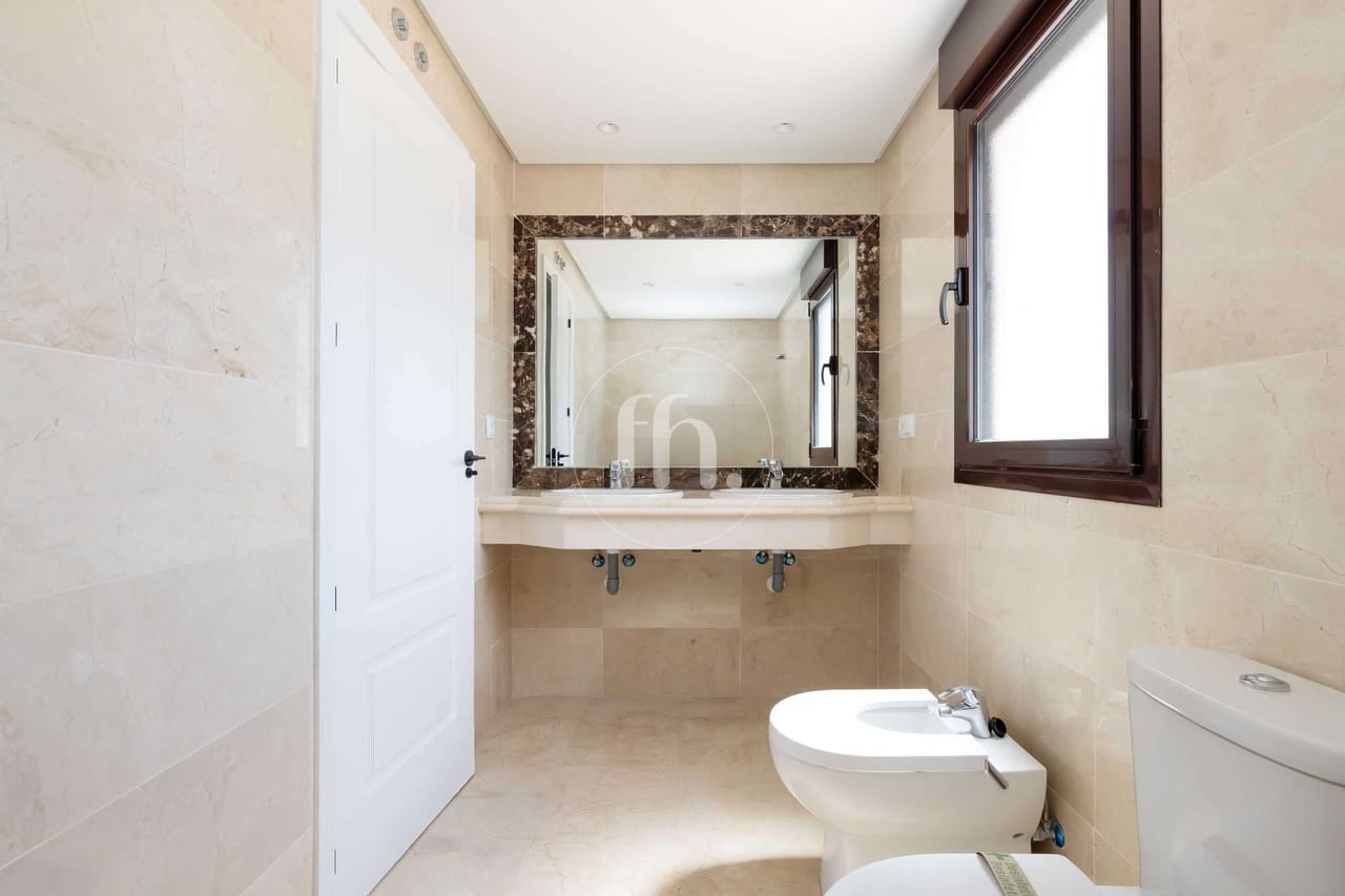 Modernas y amplias casas adosadas en Azata Golf, ¡a tan solo 10 minutos en coche de Estepona! - Image 8