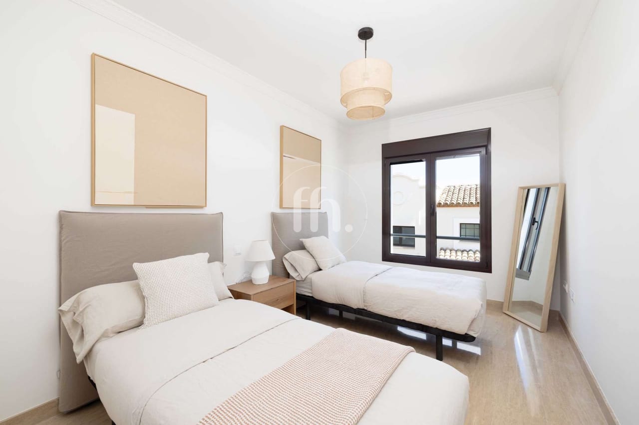 Modernas y amplias casas adosadas en Azata Golf, ¡a tan solo 10 minutos en coche de Estepona! - Image 8