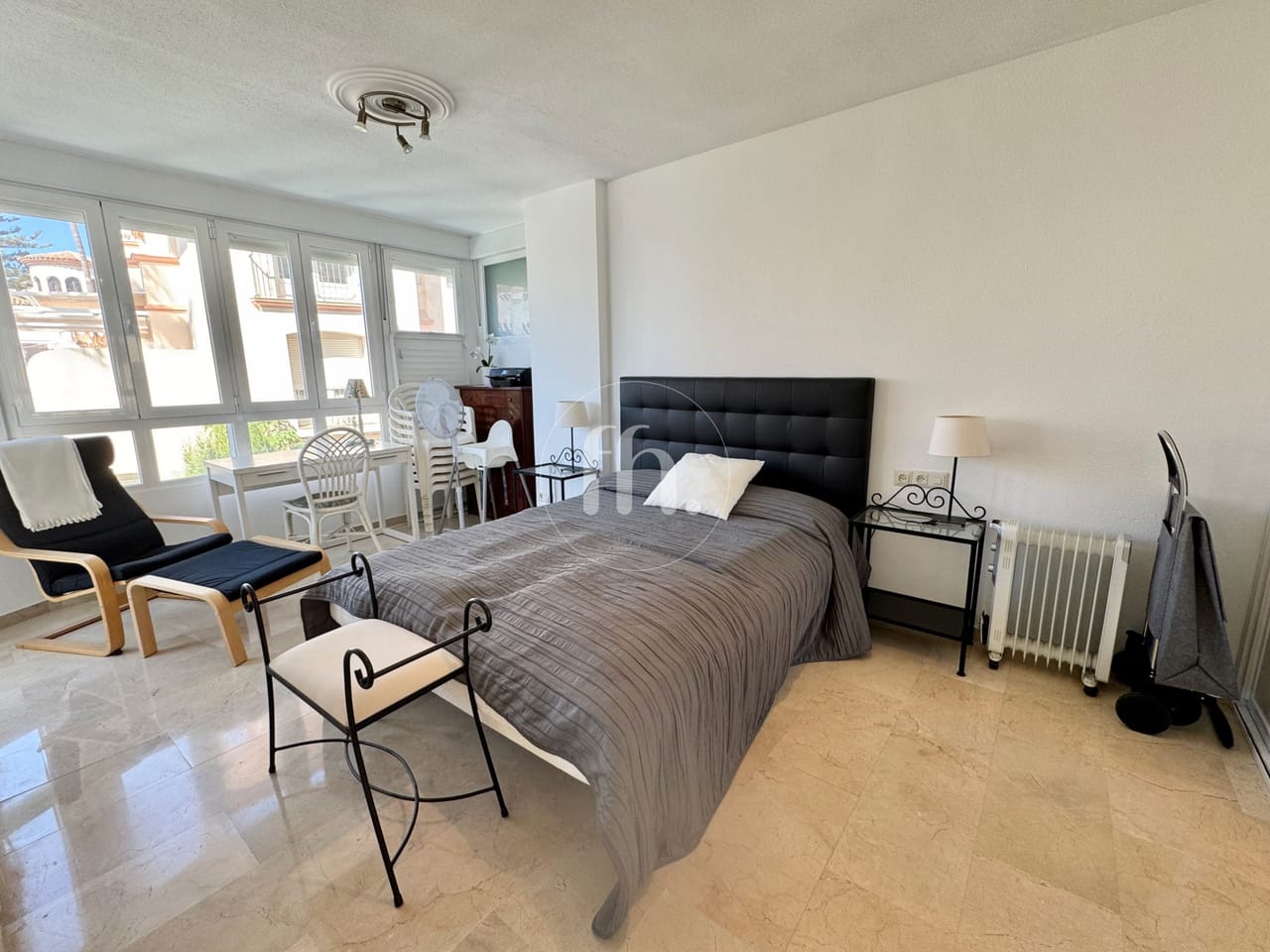 Increíble apartamento junto al puerto deportivo de Estepona con vistas al mar - Image 11
