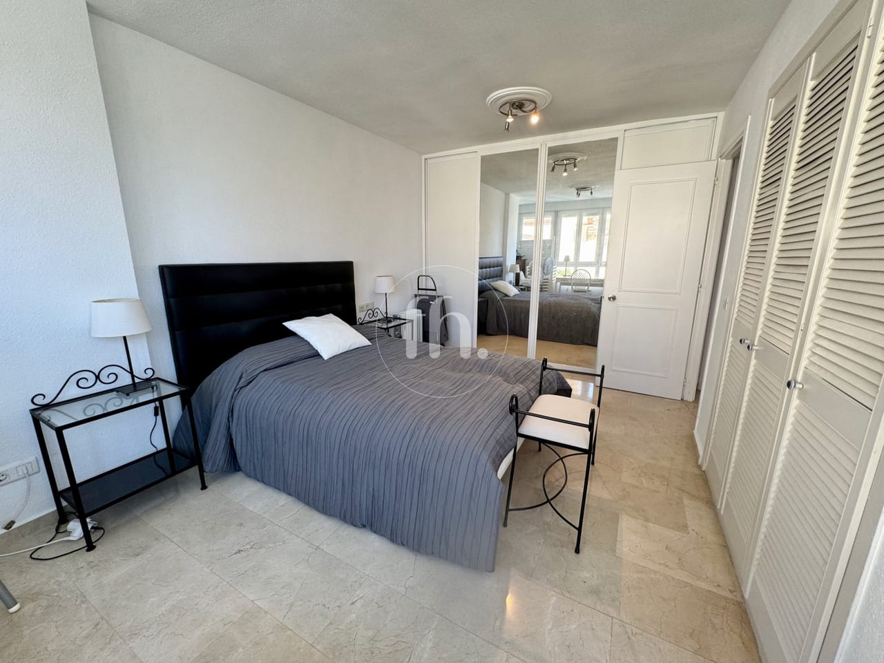 Increíble apartamento junto al puerto deportivo de Estepona con vistas al mar - Image 12