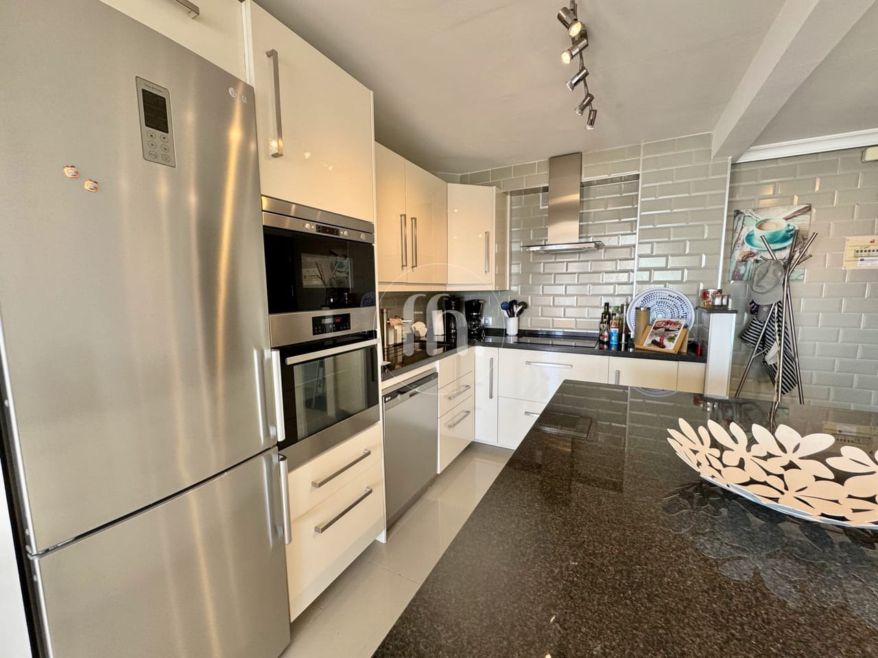 Increíble apartamento junto al puerto deportivo de Estepona con vistas al mar - Image 14