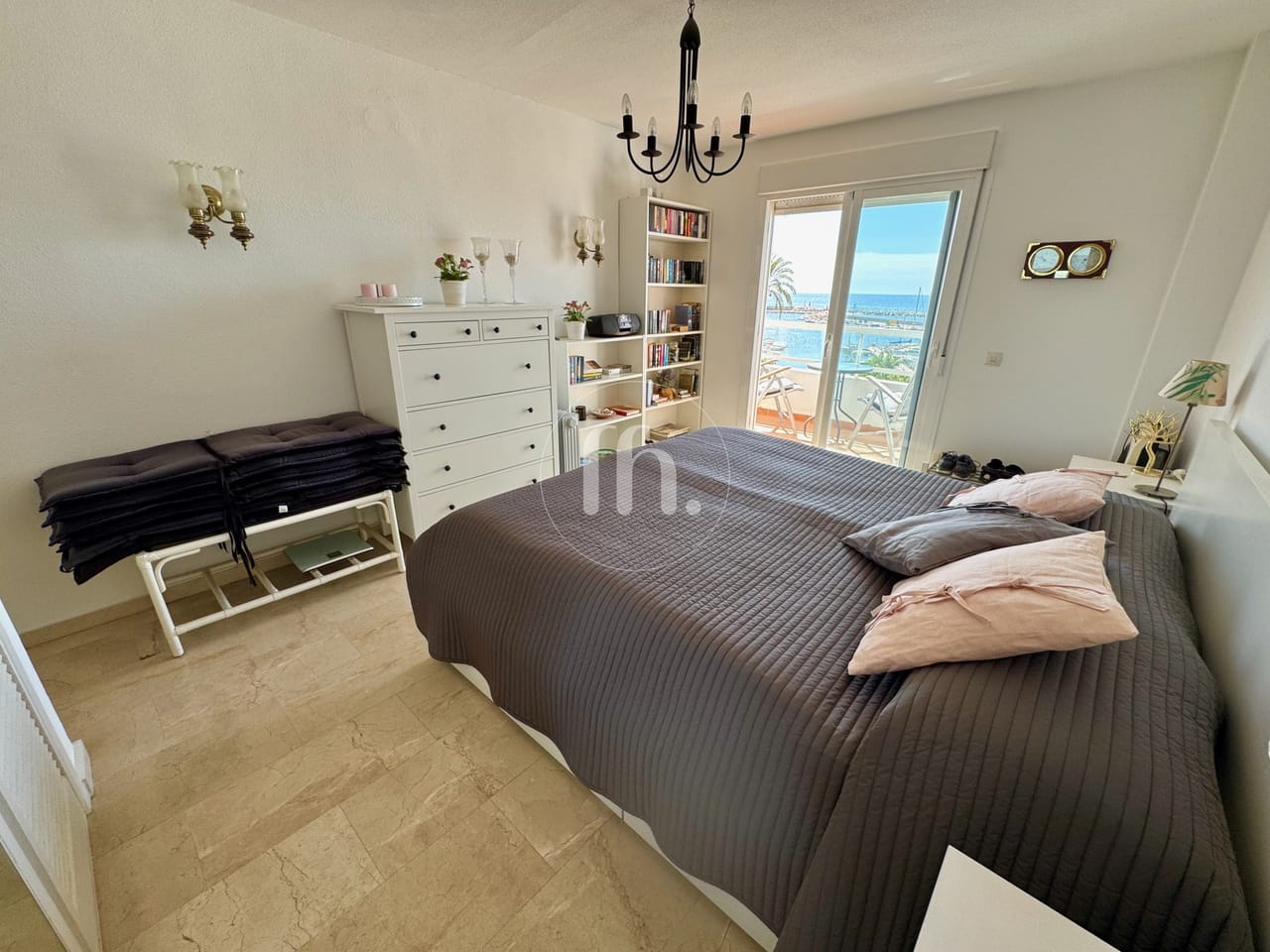 Increíble apartamento junto al puerto deportivo de Estepona con vistas al mar - Image 15