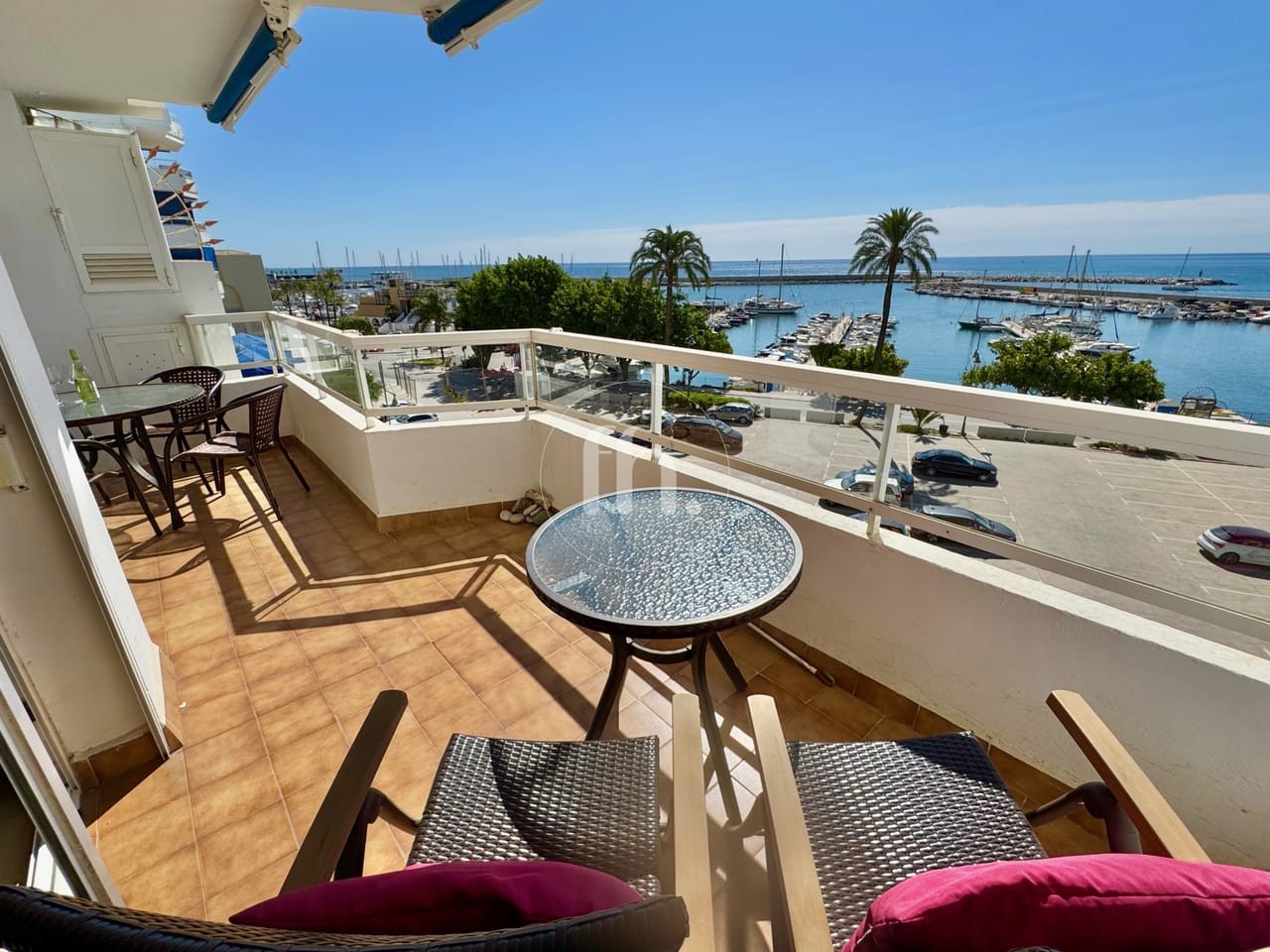 Increíble apartamento junto al puerto deportivo de Estepona con vistas al mar - Image 18