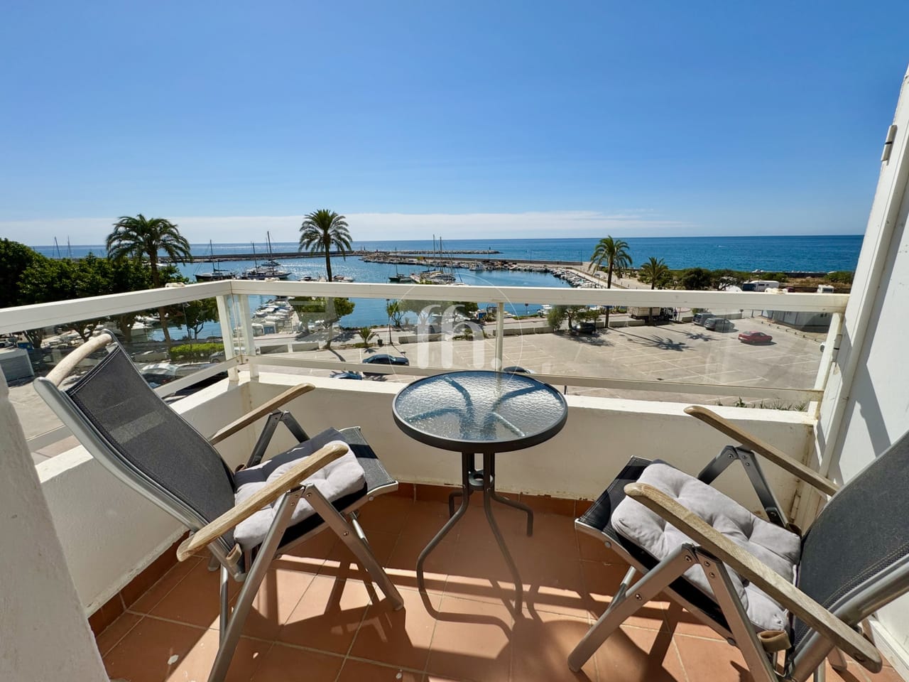 Increíble apartamento junto al puerto deportivo de Estepona con vistas al mar - Image 20