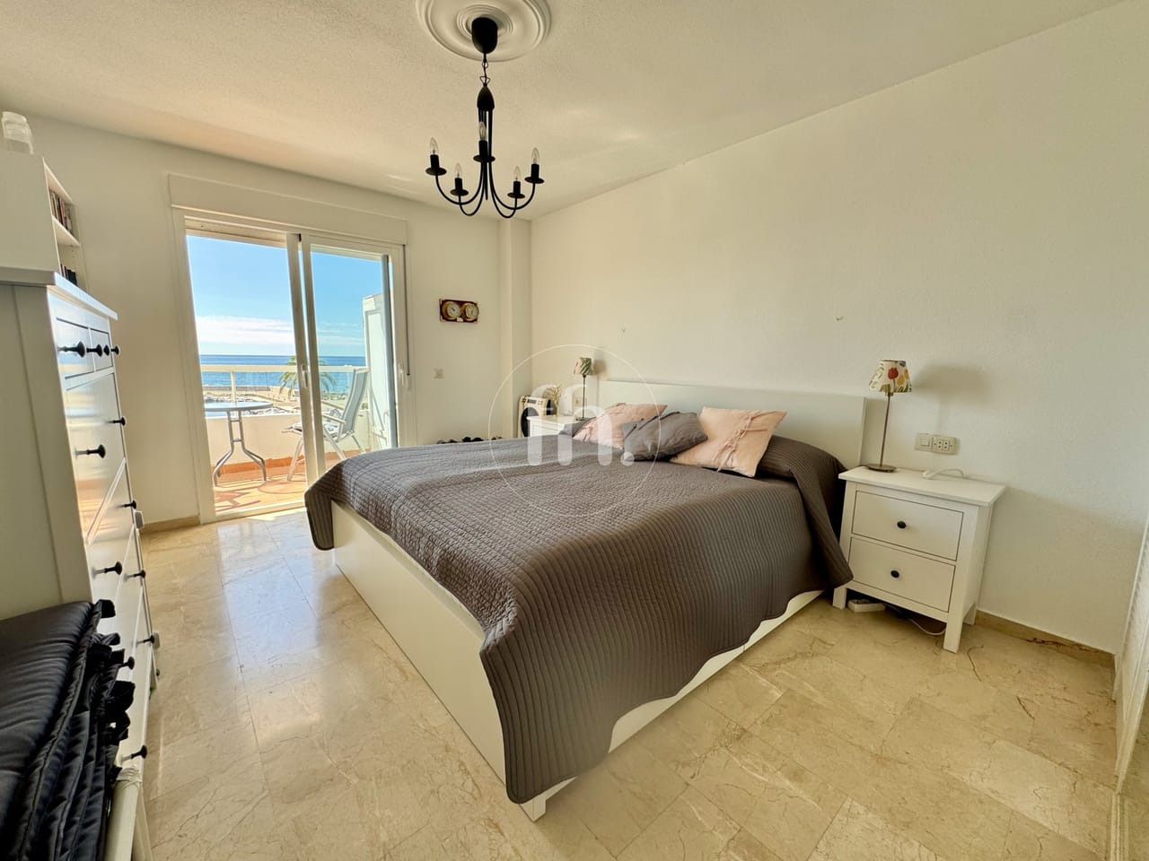 Increíble apartamento junto al puerto deportivo de Estepona con vistas al mar - Image 4