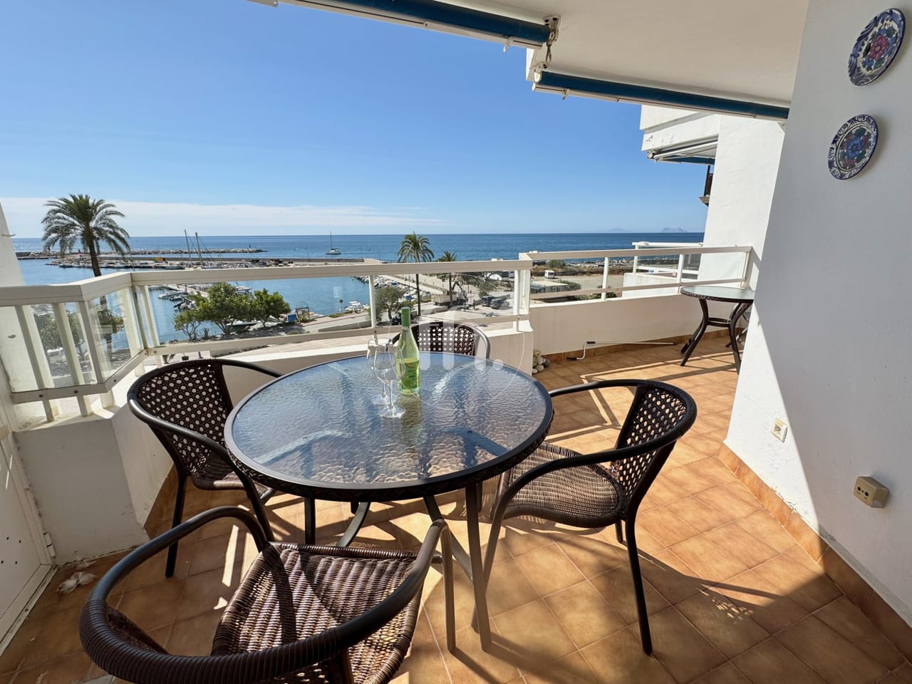 Increíble apartamento junto al puerto deportivo de Estepona con vistas al mar - Image 6