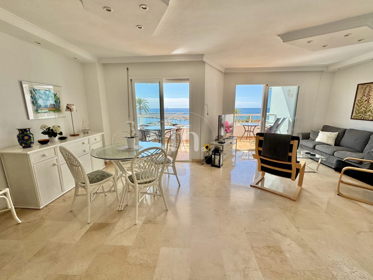 Increíble apartamento junto al puerto deportivo de Estepona con vistas al mar - Image 7