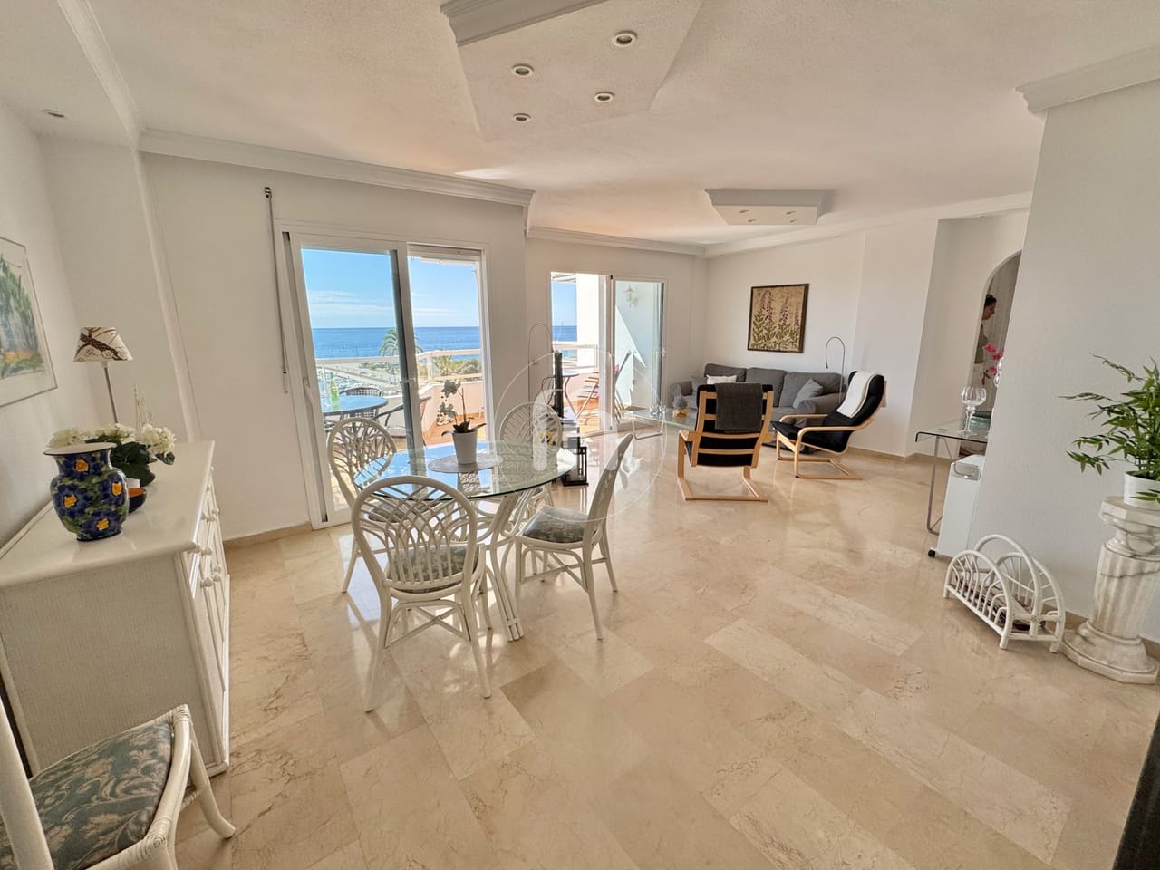 Increíble apartamento junto al puerto deportivo de Estepona con vistas al mar - Image 8