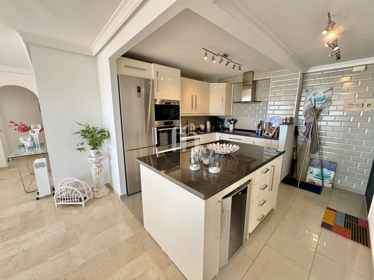 Increíble apartamento junto al puerto deportivo de Estepona con vistas al mar - Image 9