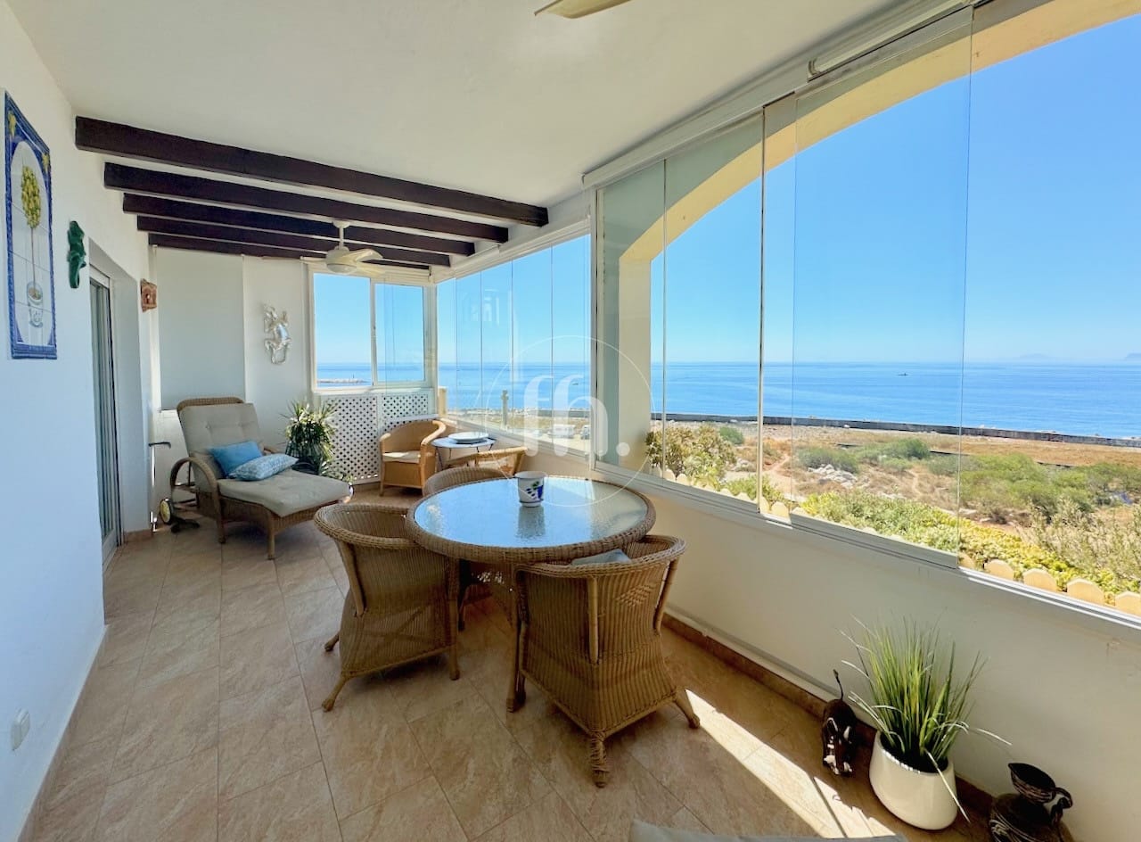 Amplio Apartamento en Primera Línea de Playa en Estepona – Marina Bay