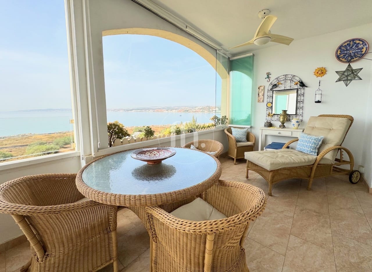 Amplio Apartamento en Primera Línea de Playa en Estepona – Marina Bay - Image 13