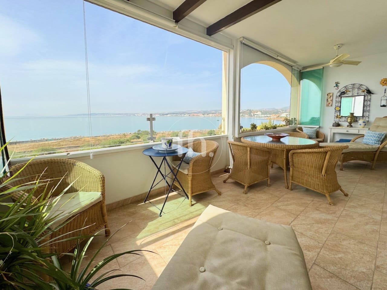 Amplio Apartamento en Primera Línea de Playa en Estepona – Marina Bay - Image 14