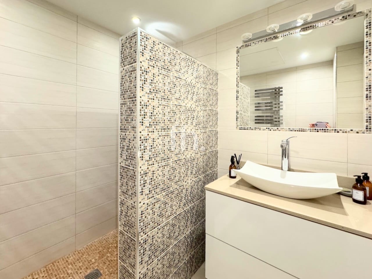 Amplio Apartamento en Primera Línea de Playa en Estepona – Marina Bay - Image 17