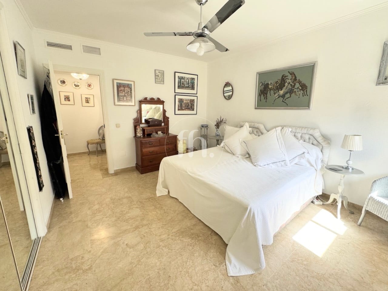Amplio Apartamento en Primera Línea de Playa en Estepona – Marina Bay - Image 19