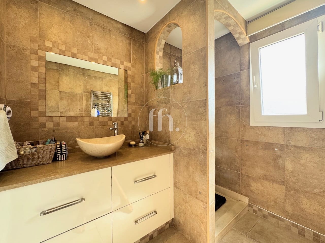Amplio Apartamento en Primera Línea de Playa en Estepona – Marina Bay - Image 21